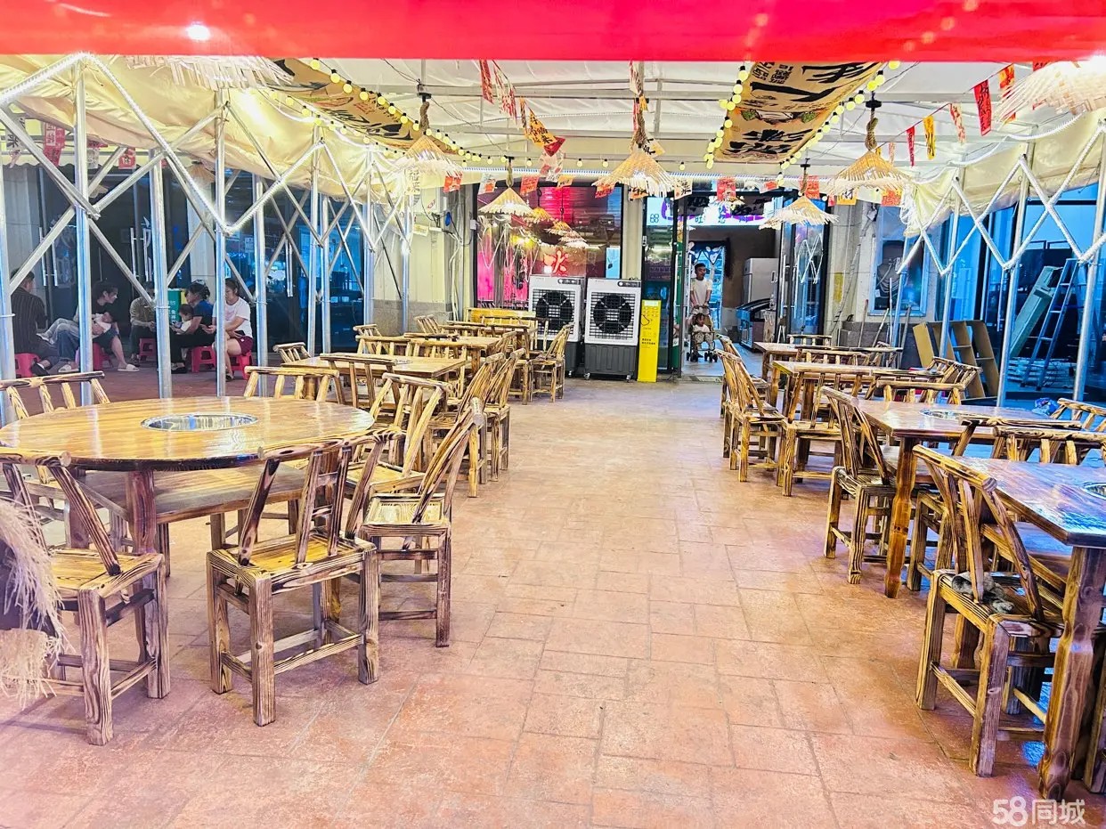  （转让）东都金麟府火锅店转让，接手可经营，外摆区域100平左右，